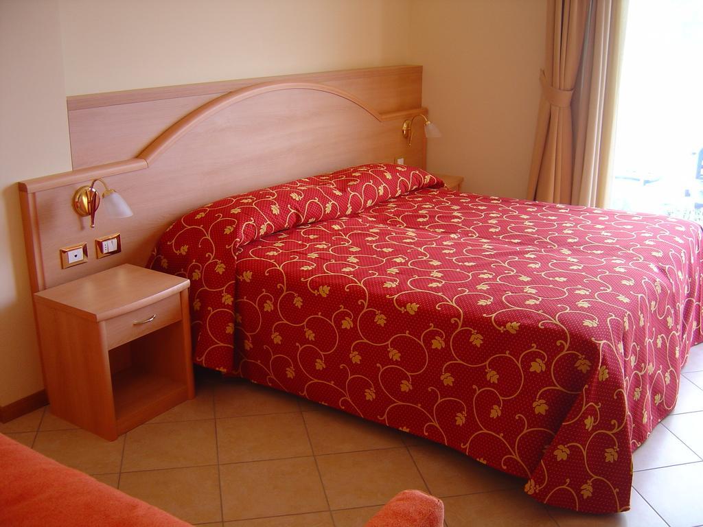 Hotel Residence Panoramica Brenzone sul Garda Room photo